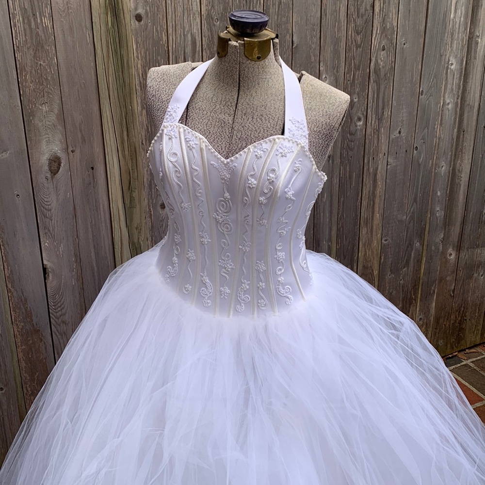 Custom Made, Wedding Dress, halter sweetheart neckline, full tulle skirt w/ hoop